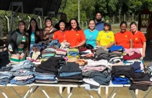 Peças da Campanha do Agasalho são distribuídas no Bairro São Caetano, em Fartura Próxima ação será na Vila Nossa Senhora de Fátima. (Foto: Divulgação)