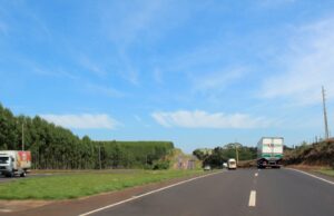Via Raposo espera 73 mil veículos no feriadão de Corpus Christi A Rodovia Raposo Tavares (SP-270) é uma das principais vias da região. (Foto: Divulgação)